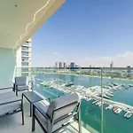 Private Beachfront 2 Bed With 180 Marina Skyline